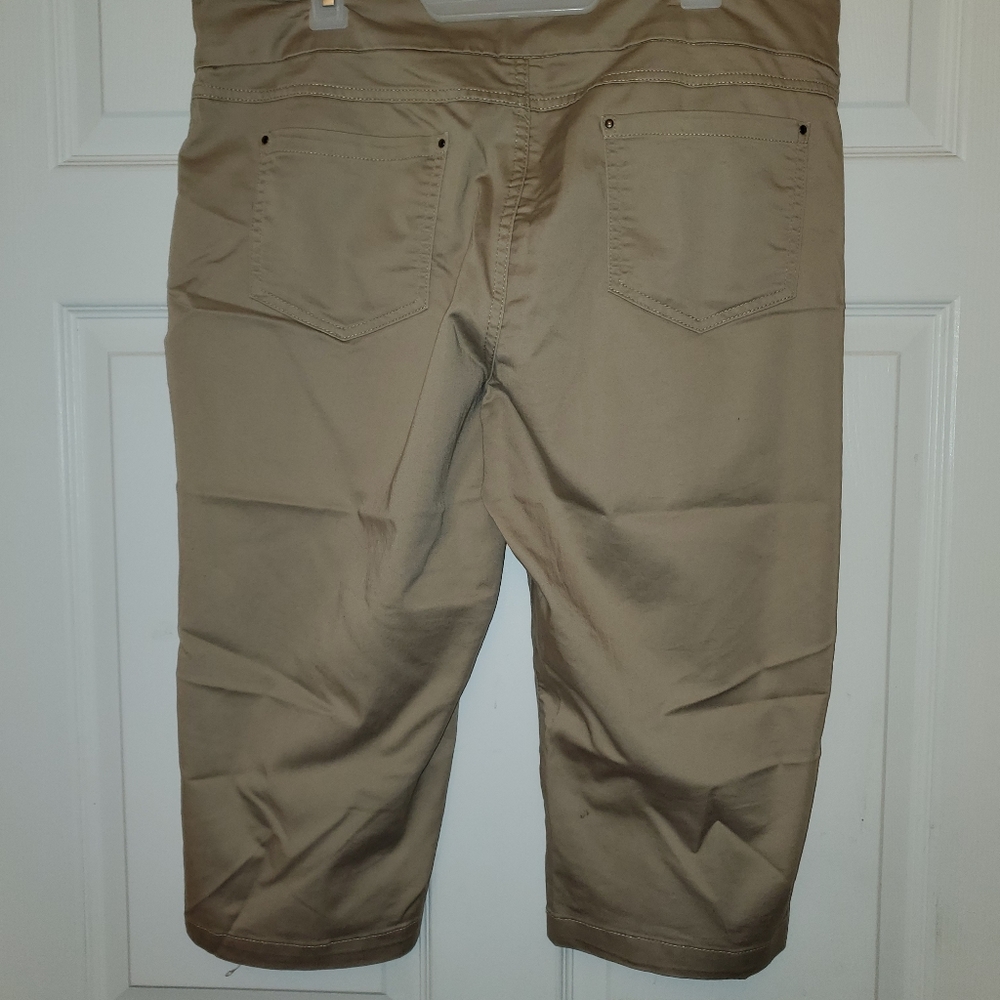 Camel colored capris sz XL 16/18